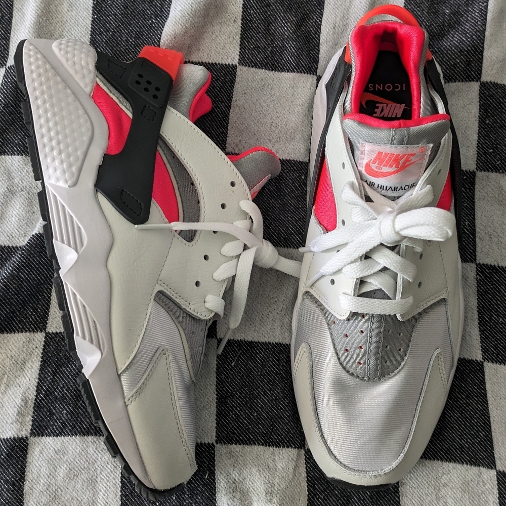 Nike Huarache Women 10.5 Icon Flip Silver White Infrared DX4259-100 2021
